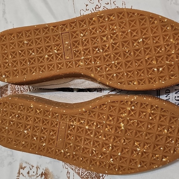 Puma - Picture 4 of 5